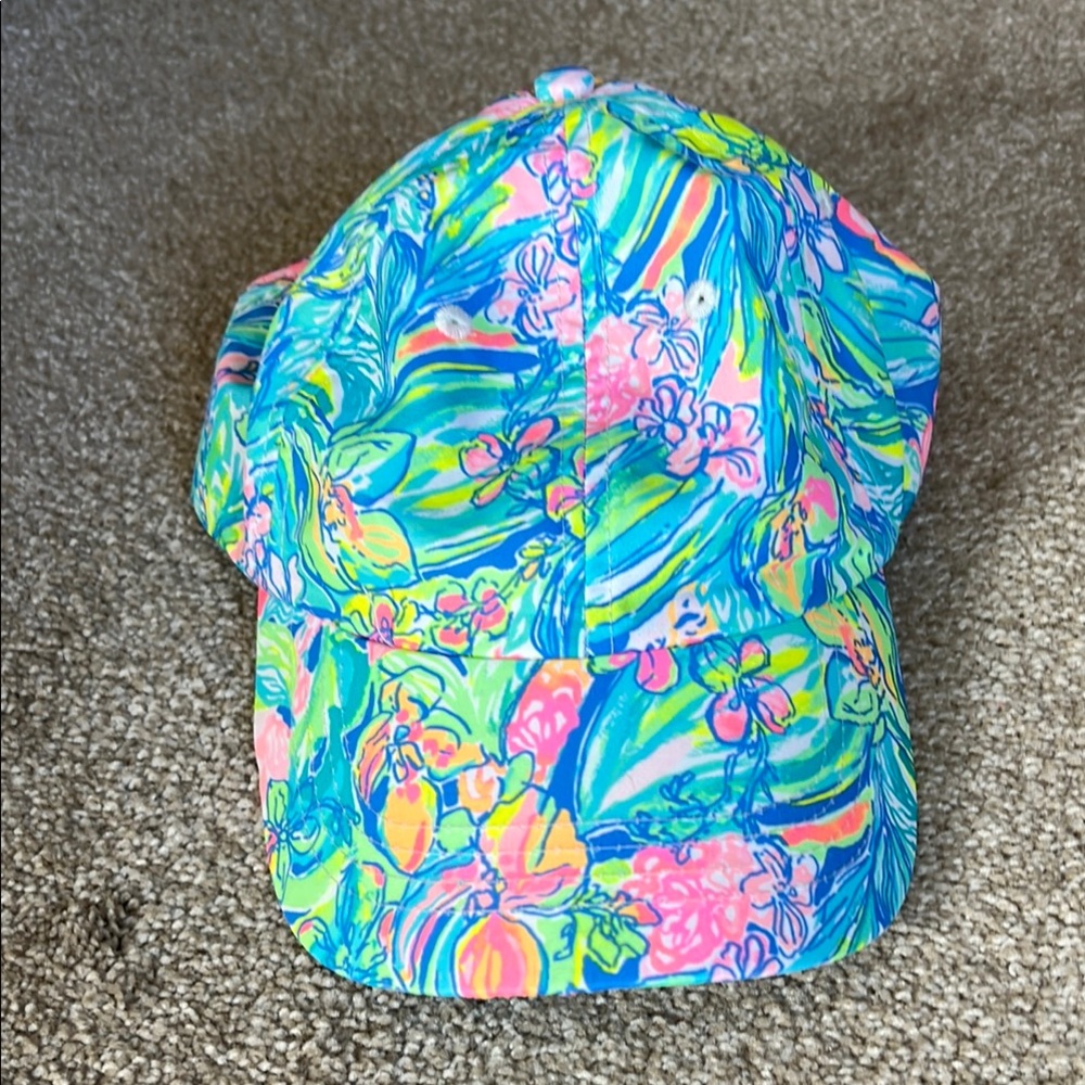 Lilly Pulitzer run rounded hat. Excellent condition.
